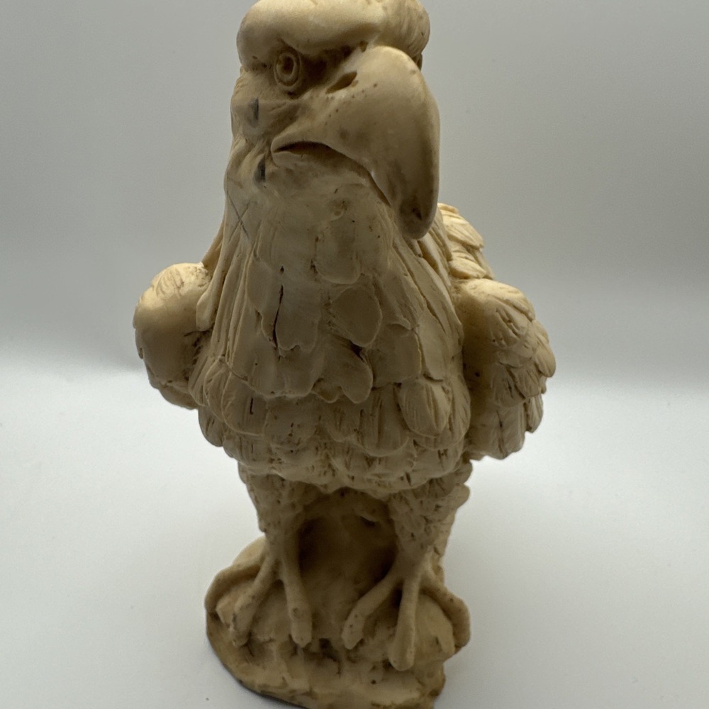 A Sautiui Bald Eagle Statue Sculpture 7 Inches Tall